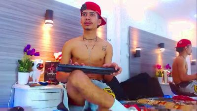 Skinnycutte live cam on Cam4