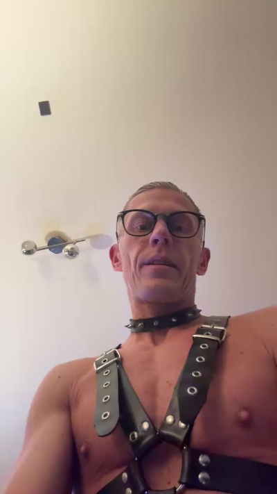 Live Sex Chat with slaveboy2021