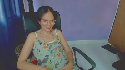 SlaveNatty4U live cam on Cam4