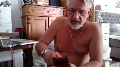 SlaveTill live cam on Cam4