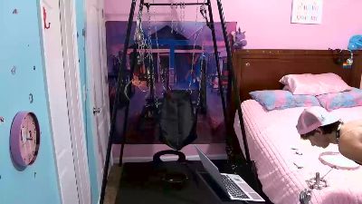 SlaveboiChaz live cam on Cam4