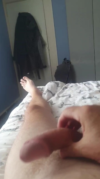 Slavetoy4u live cam on Cam4