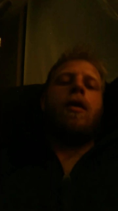 Slimjim000420 来自 加拿大 的 男性 直播摄像头