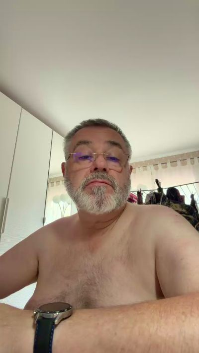 Slobard76 live cam on Cam4