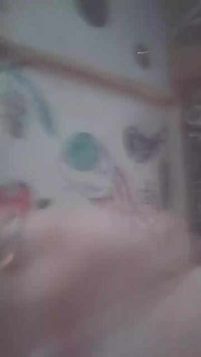 Slut__Muffin live cam on Cam4