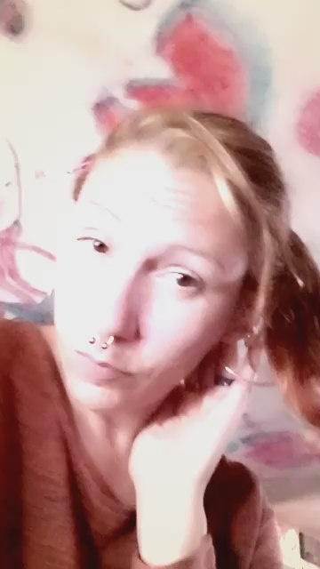 Slut__Muffin live cam on Cam4