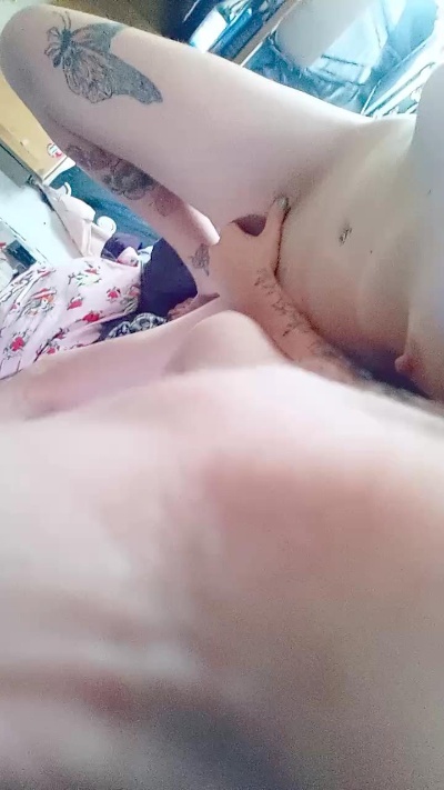 Slut__Muffin live cam on Cam4