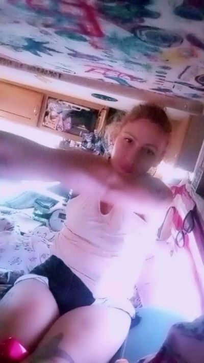 Slut__Muffin live cam on Cam4