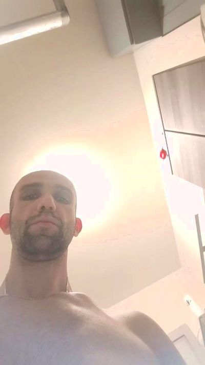 Snack83 live cam on Cam4