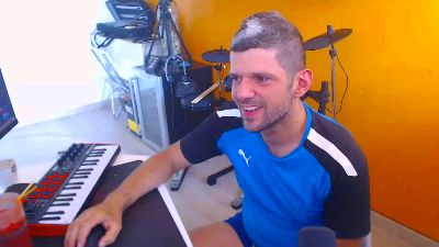 SneakerDirty live cam on Cam4