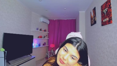 SnowingWinter live cam on Cam4