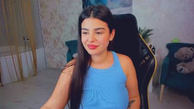 SnowingWinter live cam on Cam4