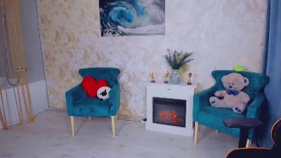 SnowingWinter live cam on Cam4