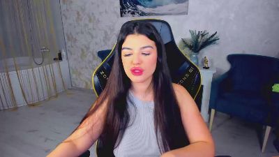 SnowingWinter live cam on Cam4