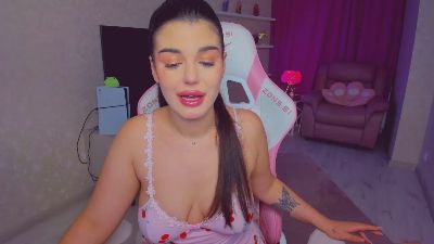 SnowingWinter live cam on Cam4