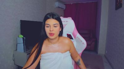 SnowingWinter live cam on Cam4