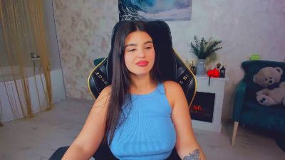 SnowingWinter live cam on Cam4