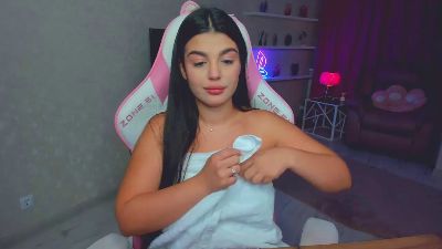 SnowingWinter live cam on Cam4