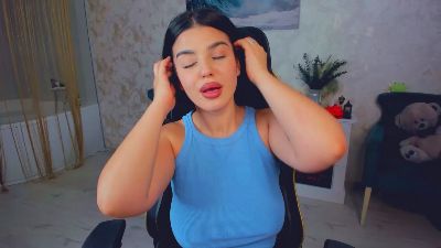 SnowingWinter live cam on Cam4