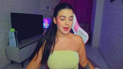 SnowingWinter live cam on Cam4