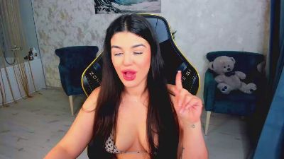 SnowingWinter live cam on Cam4