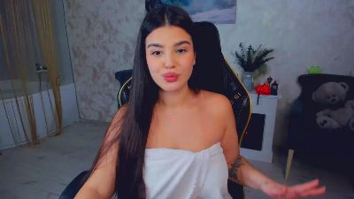 SnowingWinter live cam on Cam4