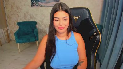 SnowingWinter live cam on Cam4
