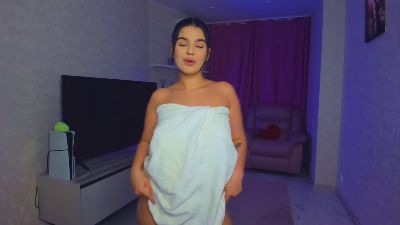 SnowingWinter live cam on Cam4