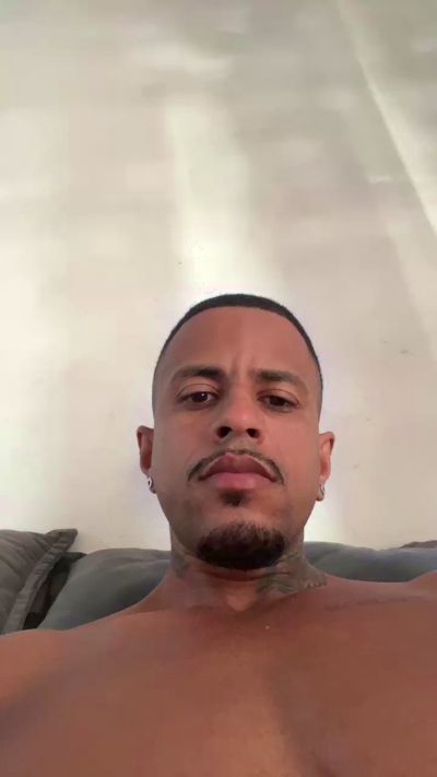 Soaresluucas29 live cam on Cam4