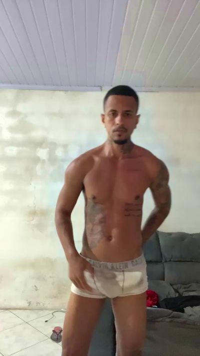 Soaresluucas29 live cam on Cam4
