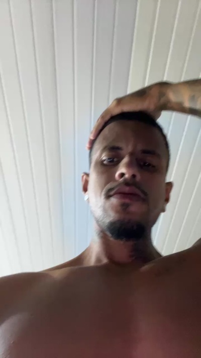 Soaresluucas29 live cam on Cam4