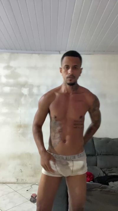 Soaresluucas29 live cam on Cam4