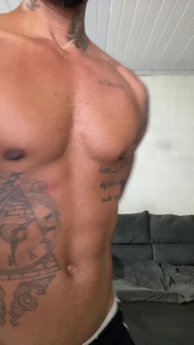 Soaresluucas29 live cam on Cam4