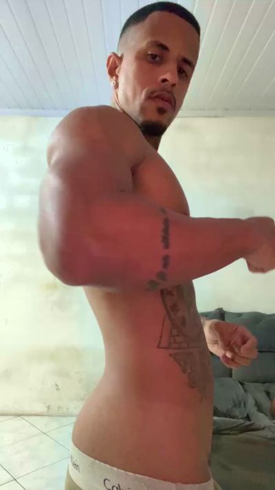 Soaresluucas29 live cam on Cam4