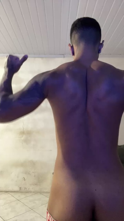 Soaresluucas29 live cam on Cam4