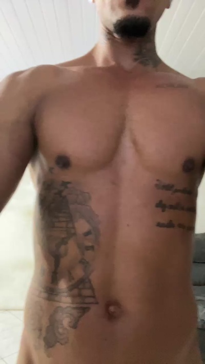Soaresluucas29 live cam on Cam4
