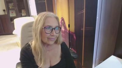 Sofia_xLOVE live cam on Cam4
