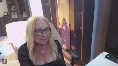 Sofia_xLOVE live cam on Cam4