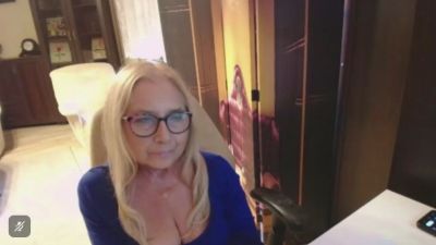 Sofia_xLOVE live cam on Cam4