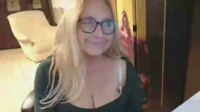 Sofia_xLOVE live cam on Cam4