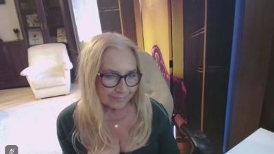 Sofia_xLOVE live cam on Cam4