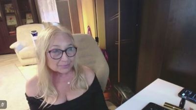 Sofia_xLOVE live cam on Cam4
