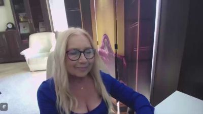 Sofia_xLOVE live cam on Cam4