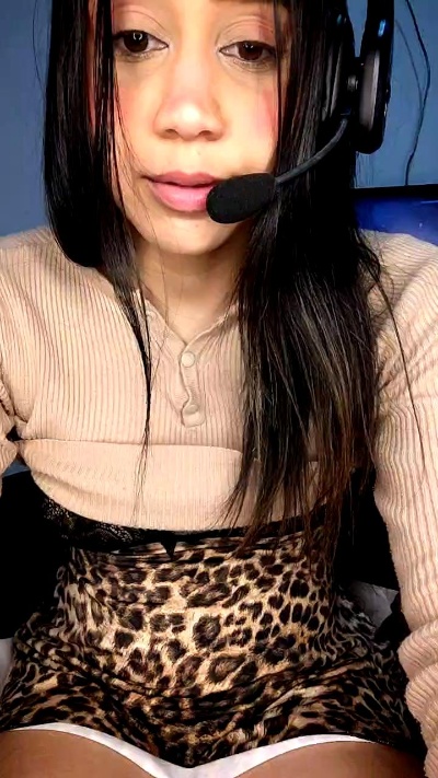 Sofiasmithf live cam on Cam4