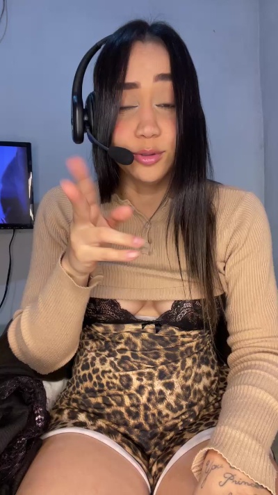 Sofiasmithf live cam on Cam4