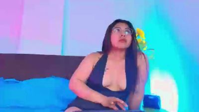 Sol_Saenz live cam on Cam4