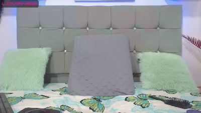 Solera_red live cam on Cam4