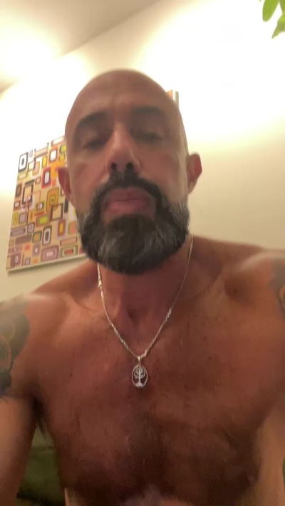 Solitarywolf live cam on Cam4