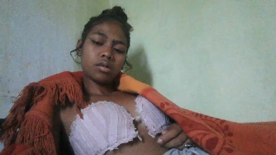 Soloniain live cam on Cam4