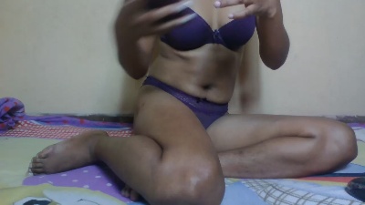 SoniahBella live cam on Cam4